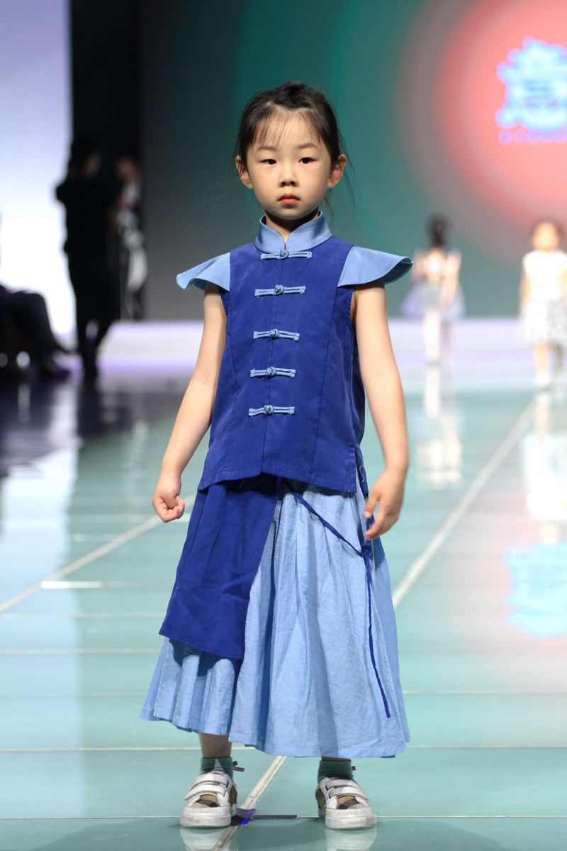 儿童小服饰