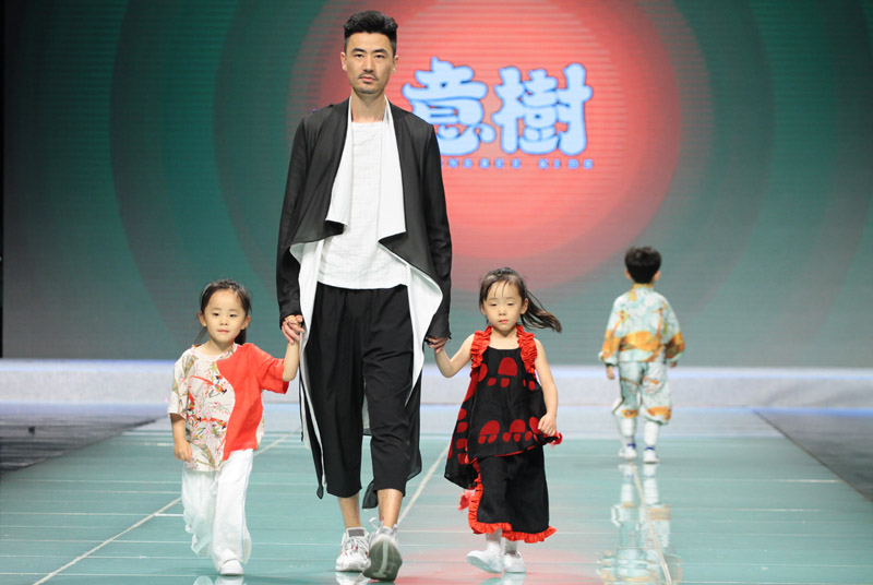 儿童小服饰