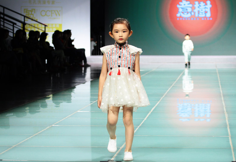 儿童小服饰